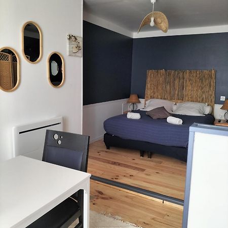 Les 2 Tours Hotel Chenay  Exterior foto